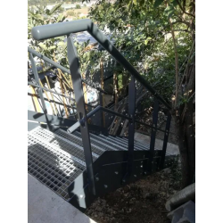Escalier galvanisé, garde corps industriel modèle A à droite